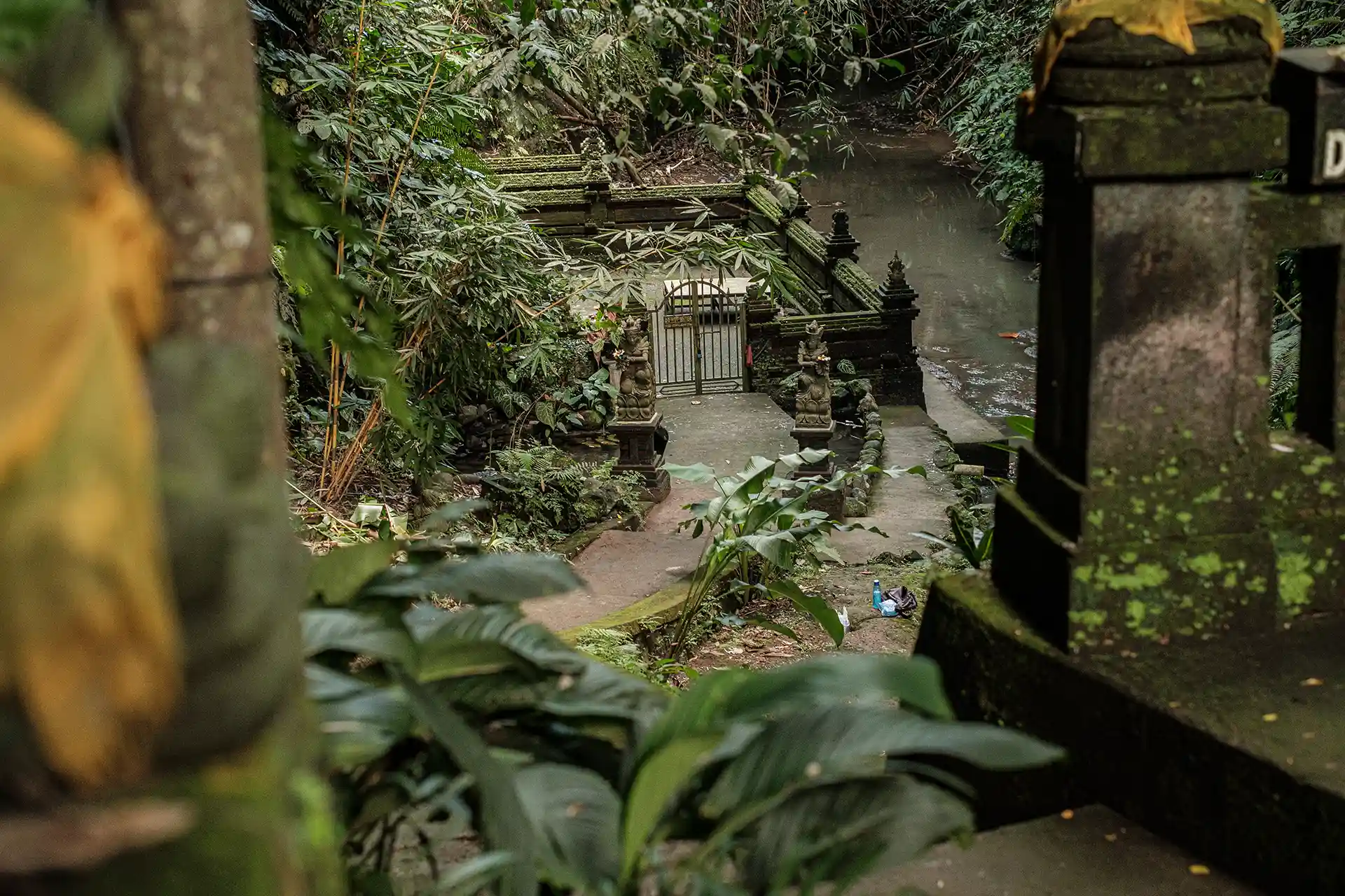 Melukat at Beji Sanjiwani